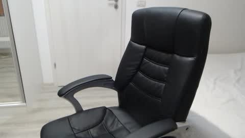 Snapshot of blue_eyes96 chatting on December 13, 2025, 7:53 pm Juliet online show from December 13, 2025, 7:53 pm