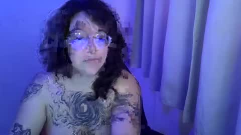 Snapshot of blue_liz chatting on October 16, 2025, 7:26 pm blue_liz online show from October 16, 2025, 7:26 pm