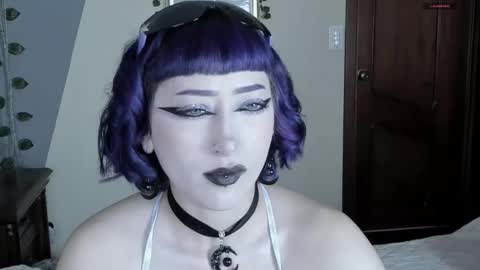 sophie  online show from November 18, 2025, 2:54 pm