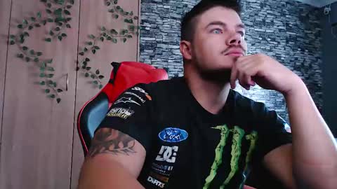 Snapshot of blueeyeboy0 chatting on November 17, 2025, 6:41 am blueeyeboy0 online show from November 17, 2025, 6:41 am