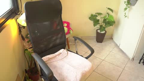Snapshot of bluemysticlady chatting on December 30, 2024, 10:53 am FLORAA online show from December 30, 2024, 10:53 am