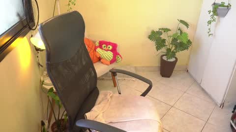 Snapshot of bluemysticlady chatting on January 3, 2025, 2:30 pm FLORAA online show from January 3, 2025, 2:30 pm