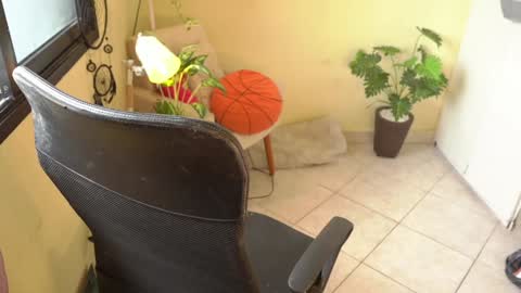 Snapshot of bluemysticlady chatting on January 14, 2025, 4:40 pm FLORAA online show from January 14, 2025, 4:40 pm