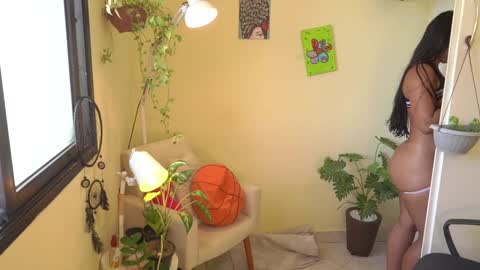 Snapshot of bluemysticlady chatting on January 17, 2025, 12:21 pm FLORAA online show from January 17, 2025, 12:21 pm
