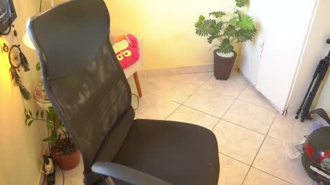 Snapshot of bluemysticlady chatting on February 13, 2025, 10:34 am FLORAA online show from February 13, 2025, 10:34 am