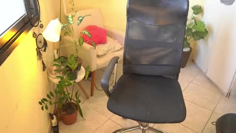 Snapshot of bluemysticlady chatting on February 17, 2025, 10:40 am FLORAA online show from February 17, 2025, 10:40 am