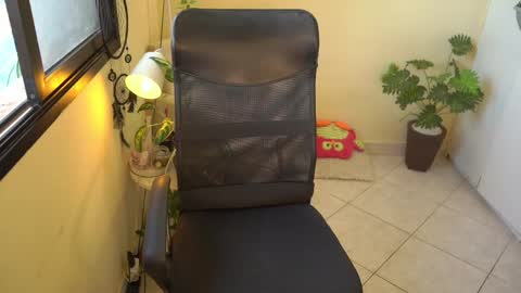 Snapshot of bluemysticlady chatting on February 28, 2025, 10:52 am FLORAA online show from February 28, 2025, 10:52 am