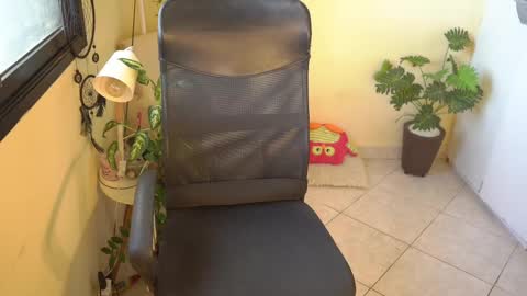 Snapshot of bluemysticlady chatting on March 2, 2025, 10:03 am FLORAA online show from March 2, 2025, 10:03 am