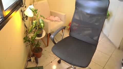 Snapshot of bluemysticlady chatting on March 7, 2025, 3:07 pm FLORAA online show from March 7, 2025, 3:07 pm