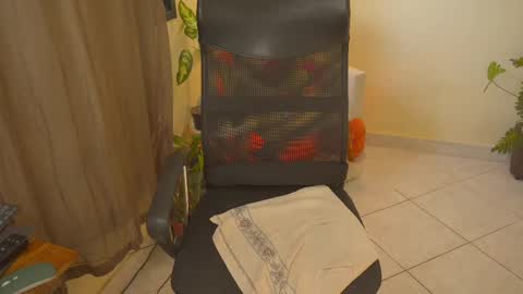 Snapshot of bluemysticlady chatting on September 12, 2025, 1:11 pm FLORAA online show from September 12, 2025, 1:11 pm