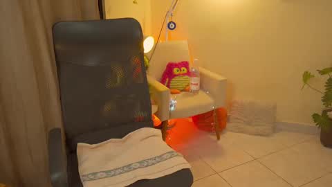 Snapshot of bluemysticlady chatting on September 20, 2025, 4:24 am FLORAA online show from September 20, 2025, 4:24 am