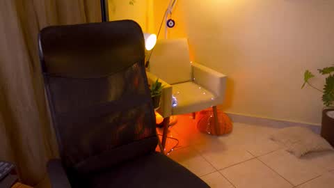 Snapshot of bluemysticlady chatting on October 9, 2025, 3:32 pm FLORAA online show from October 9, 2025, 3:32 pm