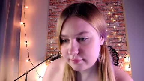 Snapshot of blush_ellie chatting on December 11, 2024, 4:31 pm Ellie3 online show from December 11, 2024, 4:31 pm