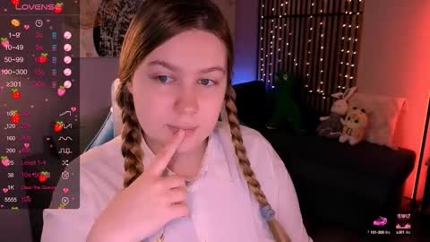 Snapshot of blush_ellie chatting on September 21, 2025, 8:21 pm Ellie3 online show from September 21, 2025, 8:21 pm