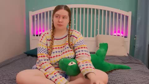 Ellie3 online show from November 17, 2025, 8:58 pm