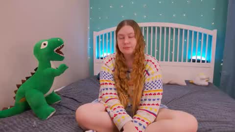 Ellie3 online show from November 21, 2025, 5:06 am