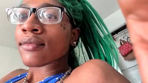 Snapshot of blushbitxh chatting on December 10, 2024, 7:22 pm BLUSHBITXH online show from December 10, 2024, 7:22 pm