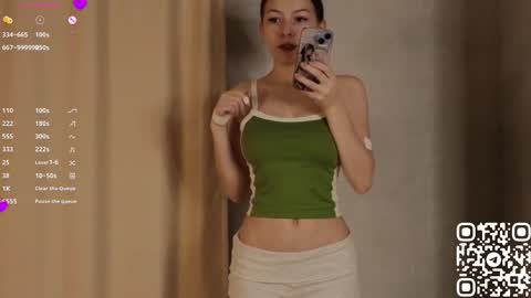 Snapshot of blushinbloom chatting on November 9, 2025, 6:23 am Dolores online show from November 9, 2025, 6:23 am