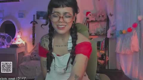Snapshot of blushing_nymph chatting on September 26, 2025, 1:31 am Im Nym Justa nymph on twitter and IG online show from September 26, 2025, 1:31 am