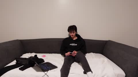 Snapshot of bluskyzz chatting on February 13, 2025, 1:40 am BluSky online show from February 13, 2025, 1:40 am