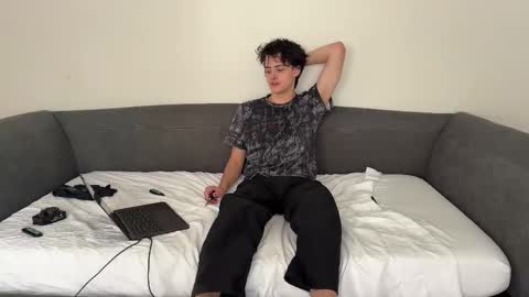 Snapshot of bluskyzz chatting on February 17, 2025, 3:42 pm BluSky online show from February 17, 2025, 3:42 pm