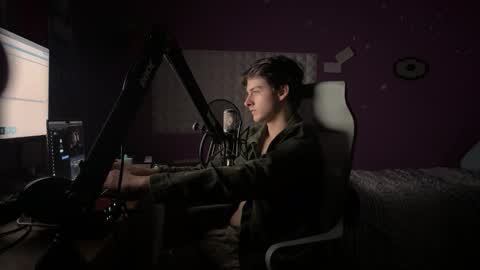 Snapshot of bluskyzz chatting on December 15, 2025, 5:12 am BluSky online show from December 15, 2025, 5:12 am