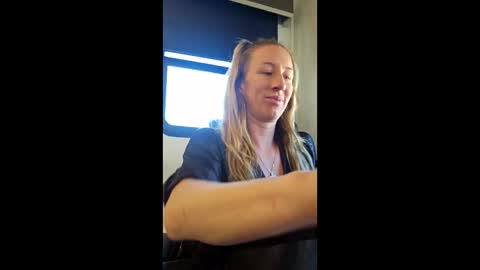 MamaMorgan online show from December 5, 2025, 5:09 pm