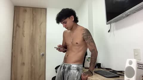 Snapshot of bob_pettersonn chatting on September 9, 2025, 2:44 am Bob  INDEPENDENT MODEL online show from September 9, 2025, 2:44 am