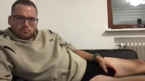 Snapshot of bobbele94 chatting on October 28, 2025, 7:49 pm bobbele94 online show from October 28, 2025, 7:49 pm