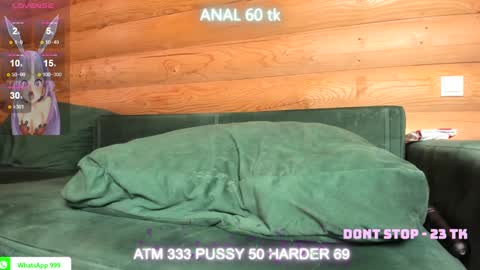 Snapshot of bohemianrhapsody1 chatting on January 31, 2025, 8:32 am Nail and Olivia online show from January 31, 2025, 8:32 am