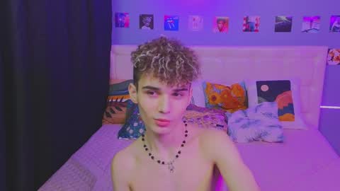 Snapshot of boicute chatting on February 1, 2025, 1:02 am ALEXPVT IS OPEN online show from February 1, 2025, 1:02 am
