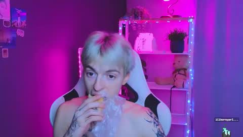 Snapshot of boicute chatting on March 5, 2025, 11:28 am ALEXPVT IS OPEN online show from March 5, 2025, 11:28 am
