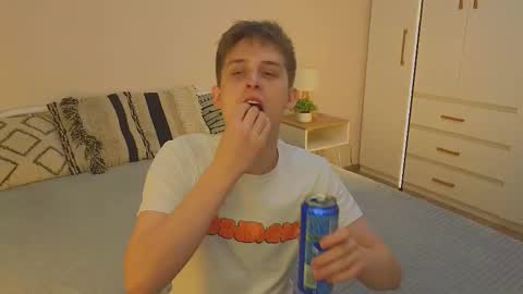 ALEXPVT IS OPEN online show from October 28, 2025, 6:17 am