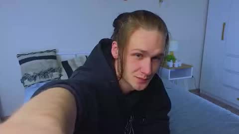 ALEXPVT IS OPEN online show from November 16, 2025, 1:11 am