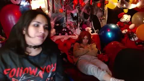 Snapshot of bom_bomx chatting on November 2, 2025, 2:19 pm Paris online show from November 2, 2025, 2:19 pm