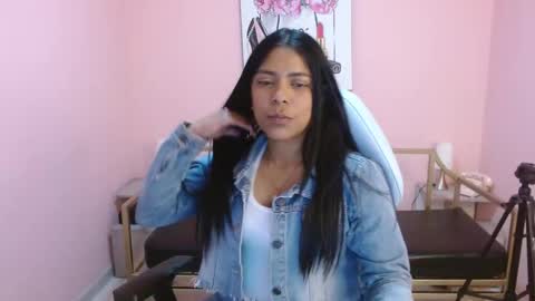 Snapshot of bombom_brown_ chatting on December 20, 2025, 8:05 pm bombom_brown_ online show from December 20, 2025, 8:05 pm