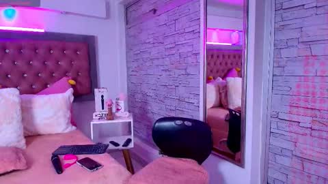 Snapshot of bonn_glow chatting on October 24, 2025, 4:42 am i AM Bonnie online show from October 24, 2025, 4:42 am