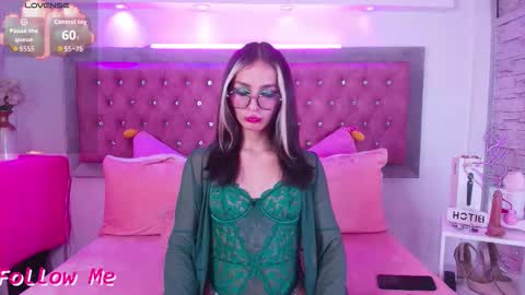 Snapshot of bonn_glow chatting on December 14, 2025, 4:45 pm i AM Bonnie online show from December 14, 2025, 4:45 pm