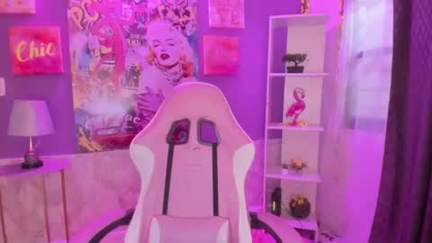 Snapshot of bonnie_benet chatting on December 17, 2024, 11:28 am Bonnie online show from December 17, 2024, 11:28 am