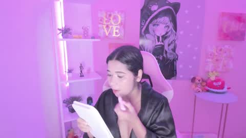 Snapshot of bonnie_benet chatting on February 24, 2025, 12:37 pm Bonnie online show from February 24, 2025, 12:37 pm