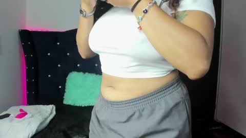 Snapshot of bonnie_tucci_ chatting on September 18, 2025, 1:02 pm Bonnie online show from September 18, 2025, 1:02 pm