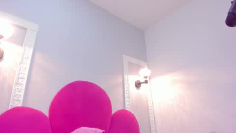 Bonnie online show from October 15, 2025, 1:55 pm