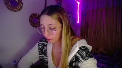 Snapshot of bonny_clyde_xx_ chatting on December 12, 2024, 5:42 am Soffy Brooks Independent model online show from December 12, 2024, 5:42 am