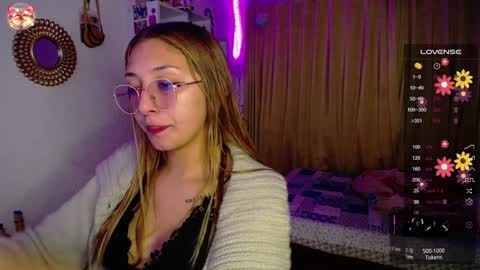 Snapshot of bonny_clyde_xx_ chatting on December 15, 2024, 6:07 am Soffy Brooks Independent model online show from December 15, 2024, 6:07 am