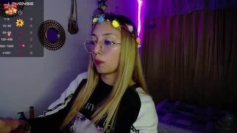 Snapshot of bonny_clyde_xx_ chatting on December 17, 2024, 4:34 am Soffy Brooks Independent model online show from December 17, 2024, 4:34 am