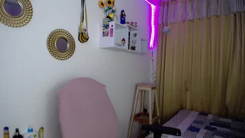 Snapshot of bonny_clyde_xx_ chatting on January 4, 2025, 4:12 am Soffy Brooks Independent model online show from January 4, 2025, 4:12 am