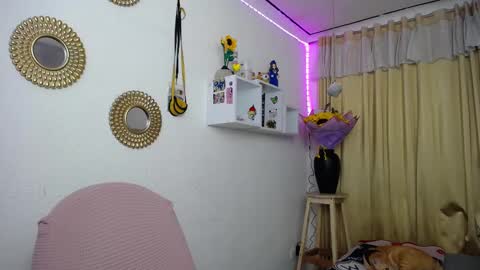 Snapshot of bonny_clyde_xx_ chatting on March 8, 2025, 3:17 am Soffy Brooks Independent model online show from March 8, 2025, 3:17 am