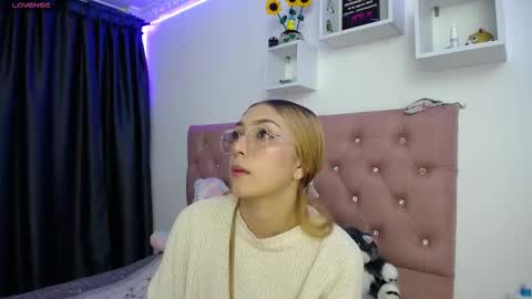 Snapshot of bonny_clyde_xx_ chatting on September 18, 2025, 7:21 am Soffy Brooks Independent model online show from September 18, 2025, 7:21 am