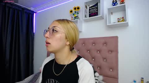 Snapshot of bonny_clyde_xx_ chatting on September 27, 2025, 7:46 am Soffy Brooks Independent model online show from September 27, 2025, 7:46 am