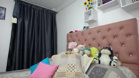 Snapshot of bonny_clyde_xx_ chatting on October 6, 2025, 4:10 am Soffy Brooks Independent model online show from October 6, 2025, 4:10 am